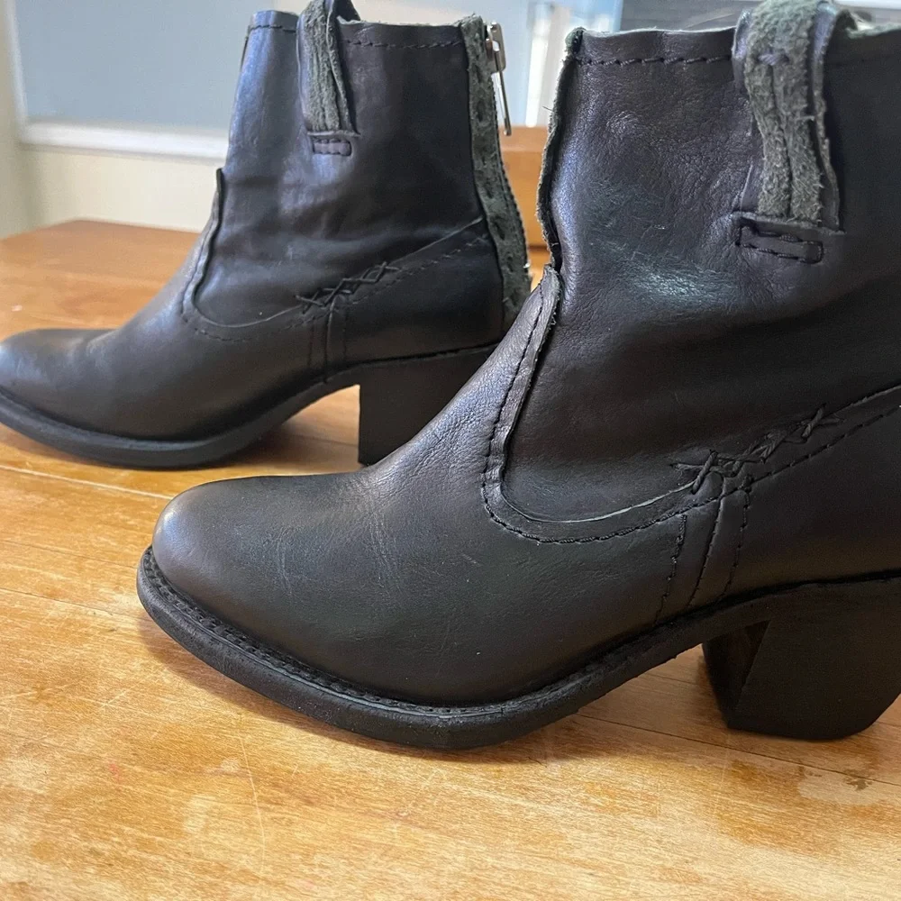 Frye zip-up ankle boots - Picture 2 of 9